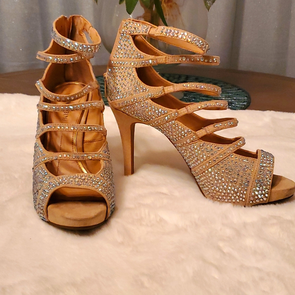 Gianni Bini Strappy Peep Toe Ankle heels size 5.5 M